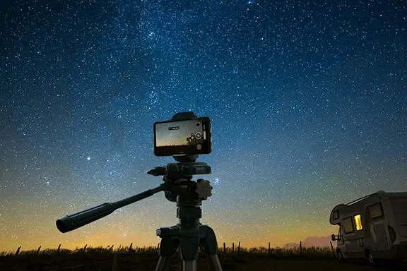 Jak można robić zdjęcia nieba telefonem z pomocą właściwego osprzętu?