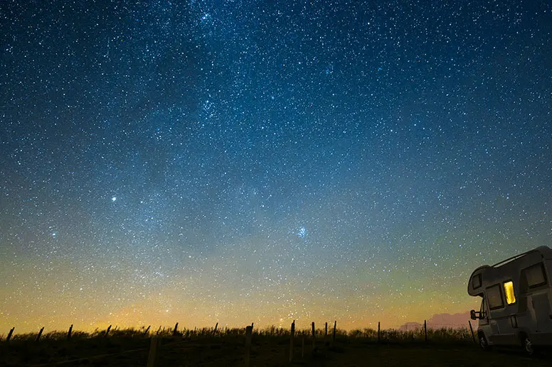 Jak fotografować gwiazdy podczas pełni księżyca.